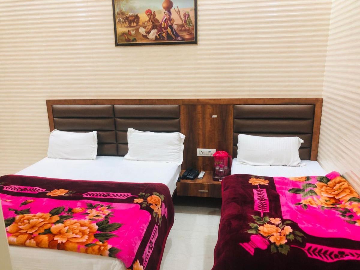 Jasneet Homestay Amritsar Oda fotoğraf